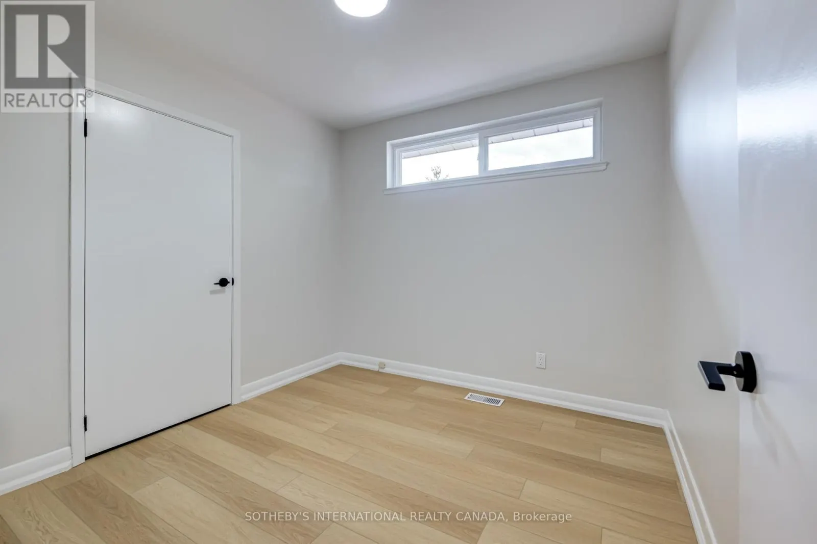 MAIN - 18 PUCKERIDGE CRESCENT