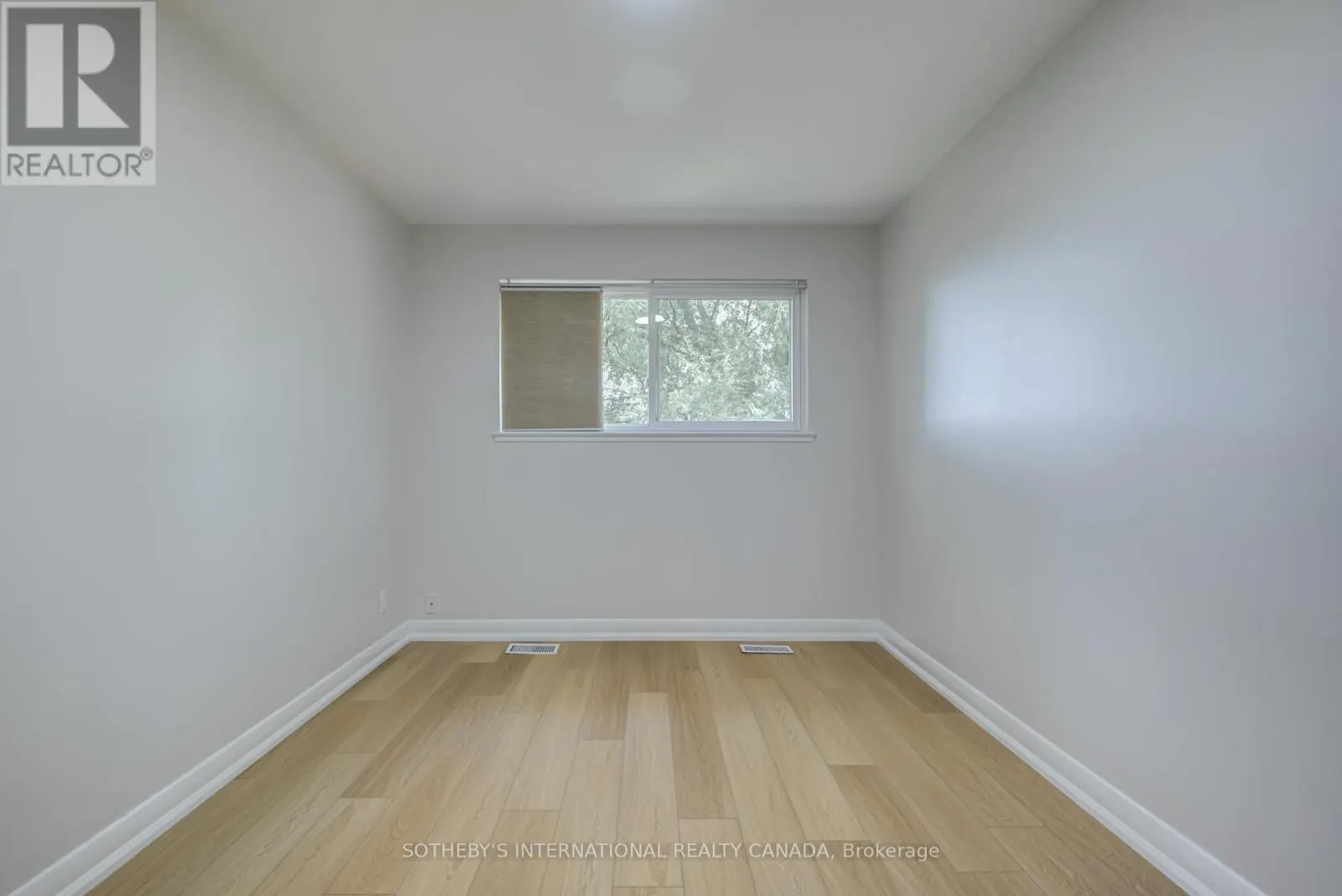MAIN - 18 PUCKERIDGE CRESCENT