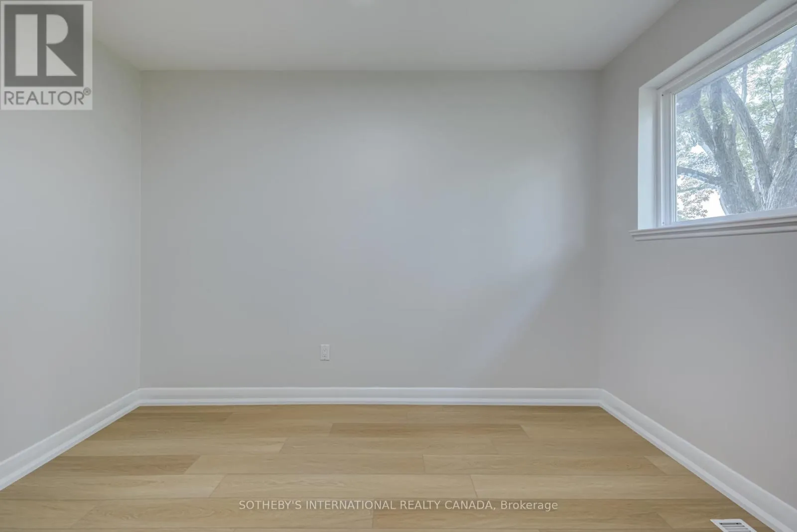 MAIN - 18 PUCKERIDGE CRESCENT