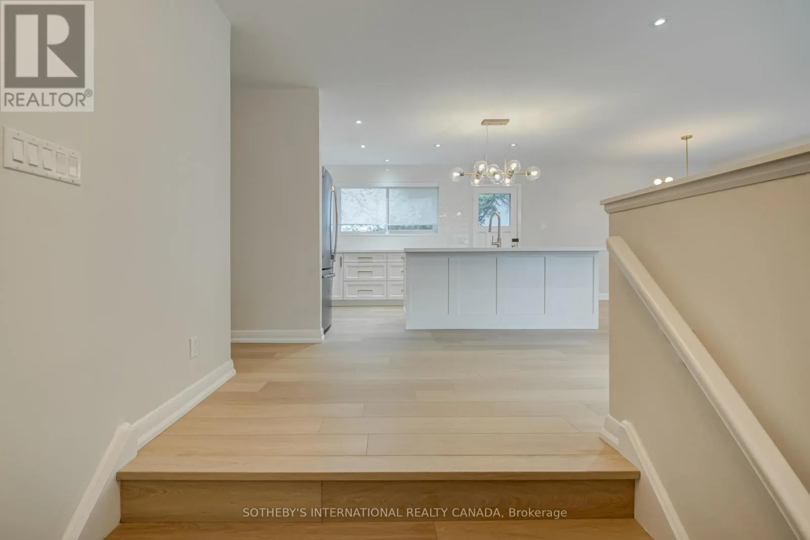 MAIN - 18 PUCKERIDGE CRESCENT