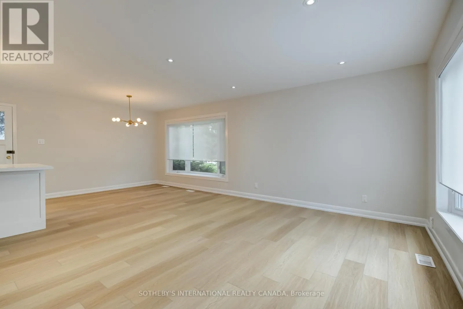 MAIN - 18 PUCKERIDGE CRESCENT