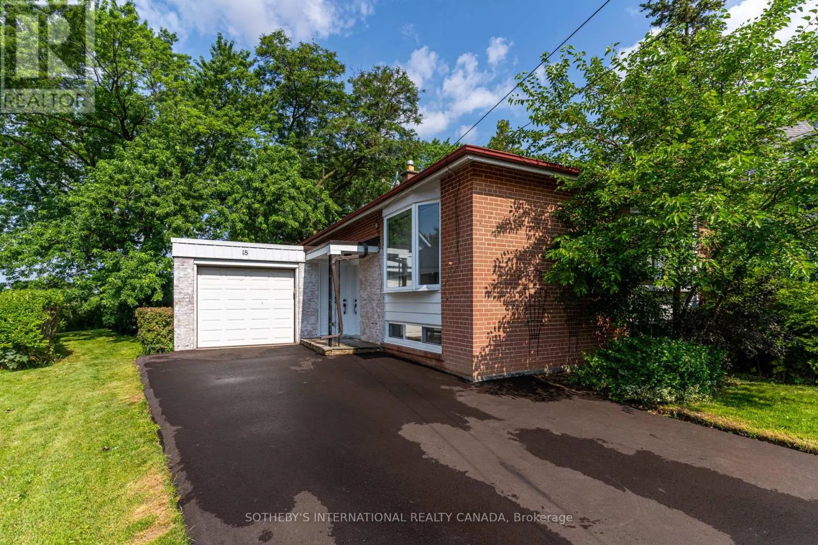 MAIN - 18 PUCKERIDGE CRESCENT