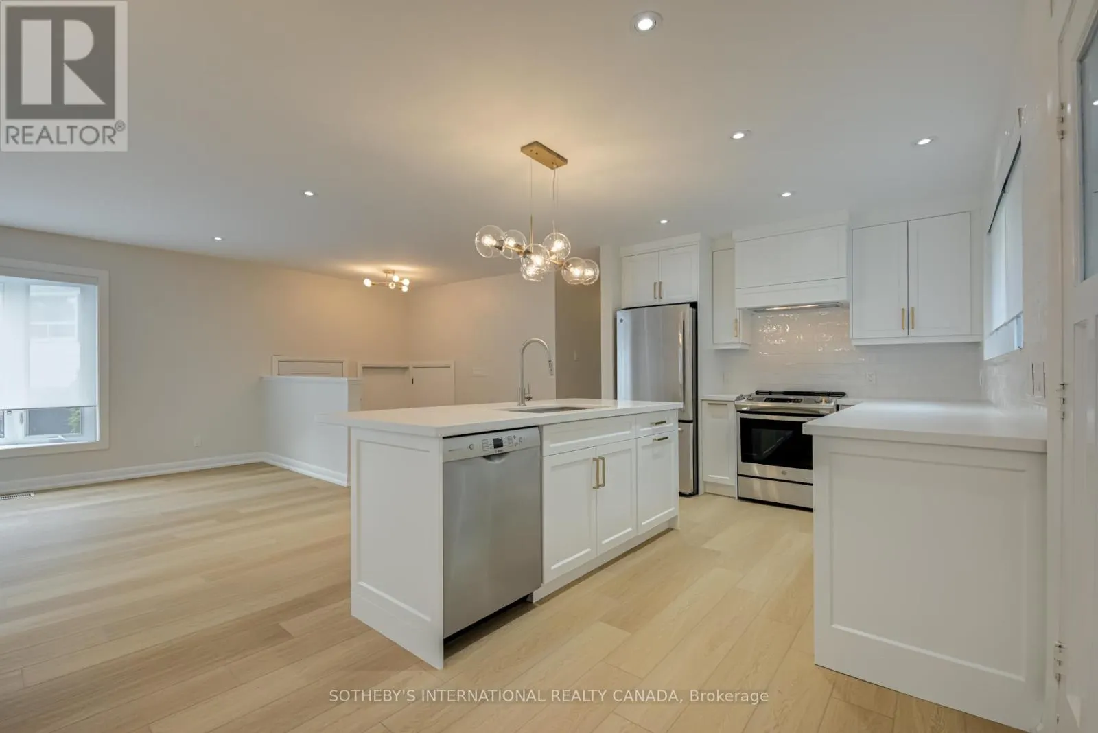 MAIN - 18 PUCKERIDGE CRESCENT