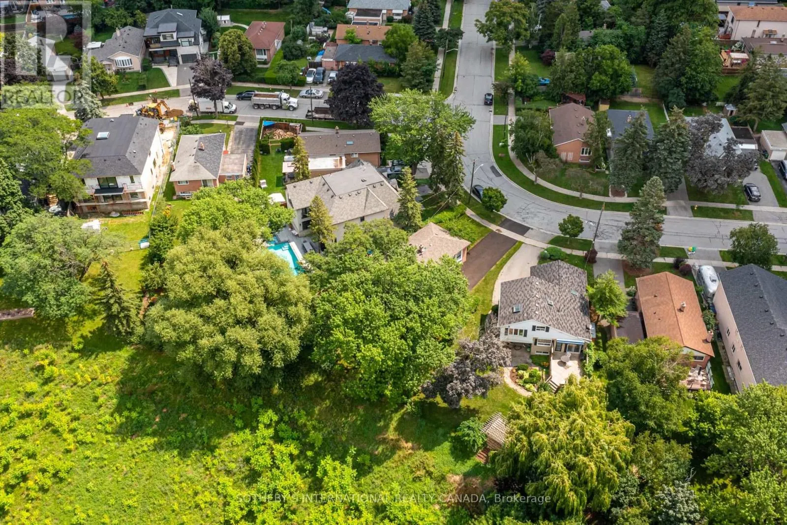 MAIN - 18 PUCKERIDGE CRESCENT