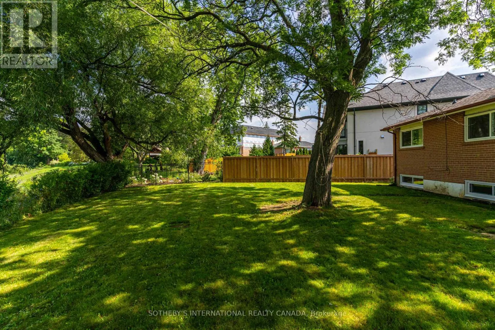 MAIN - 18 PUCKERIDGE CRESCENT