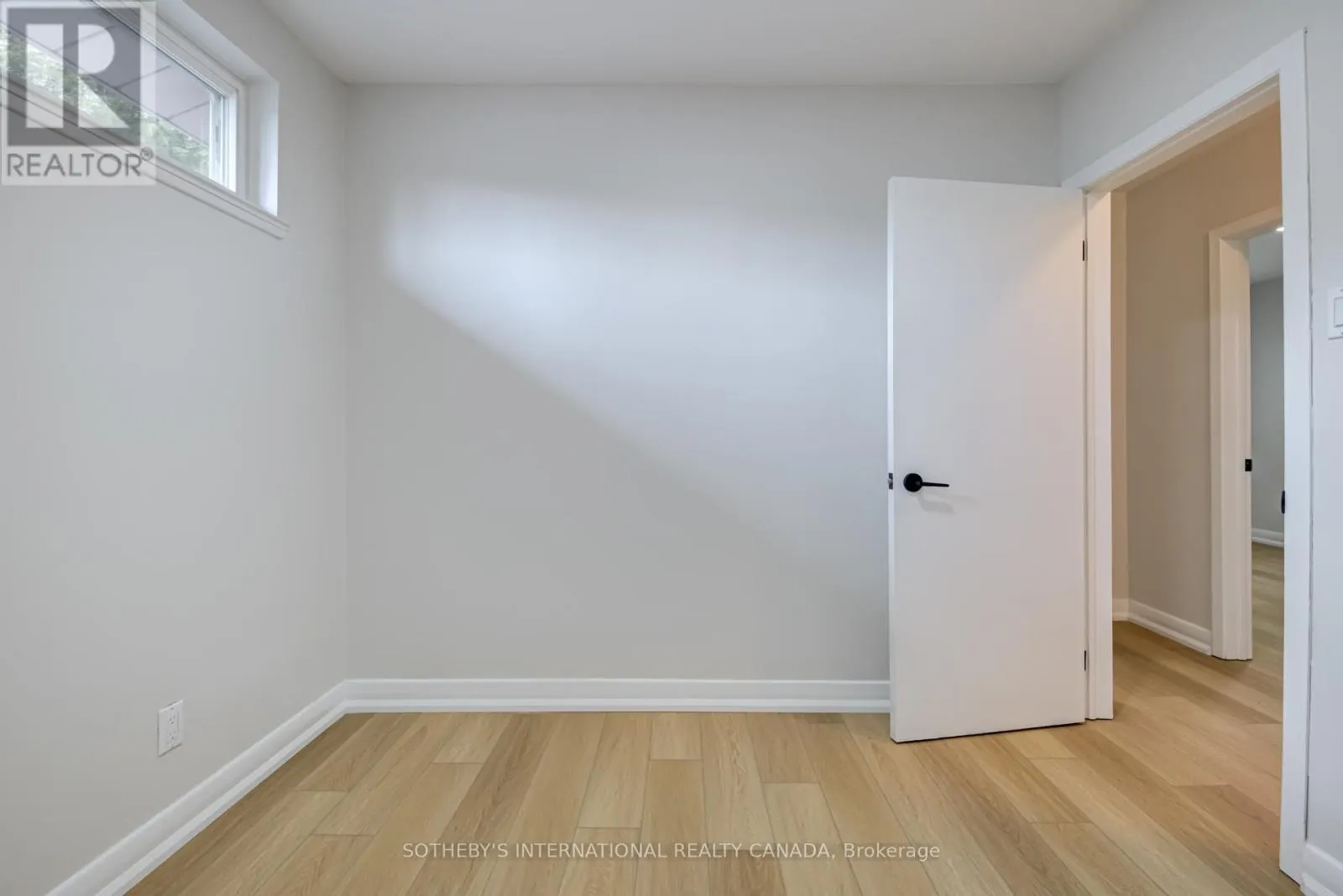 MAIN - 18 PUCKERIDGE CRESCENT