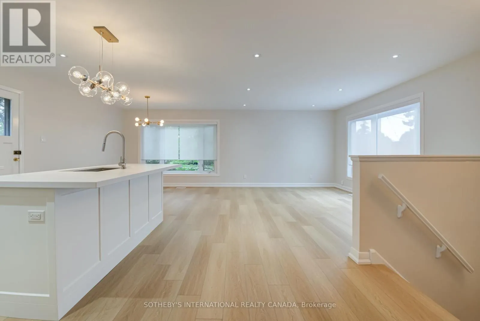 MAIN - 18 PUCKERIDGE CRESCENT