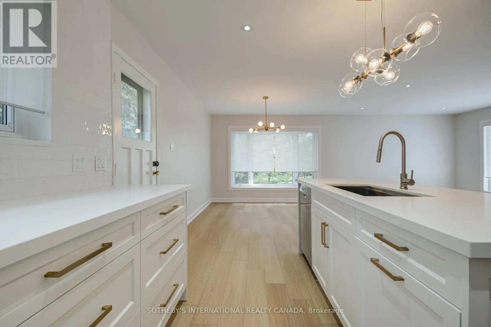 MAIN - 18 PUCKERIDGE CRESCENT