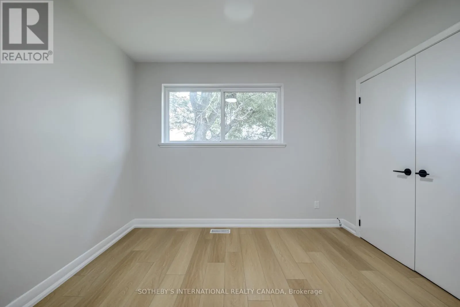 MAIN - 18 PUCKERIDGE CRESCENT