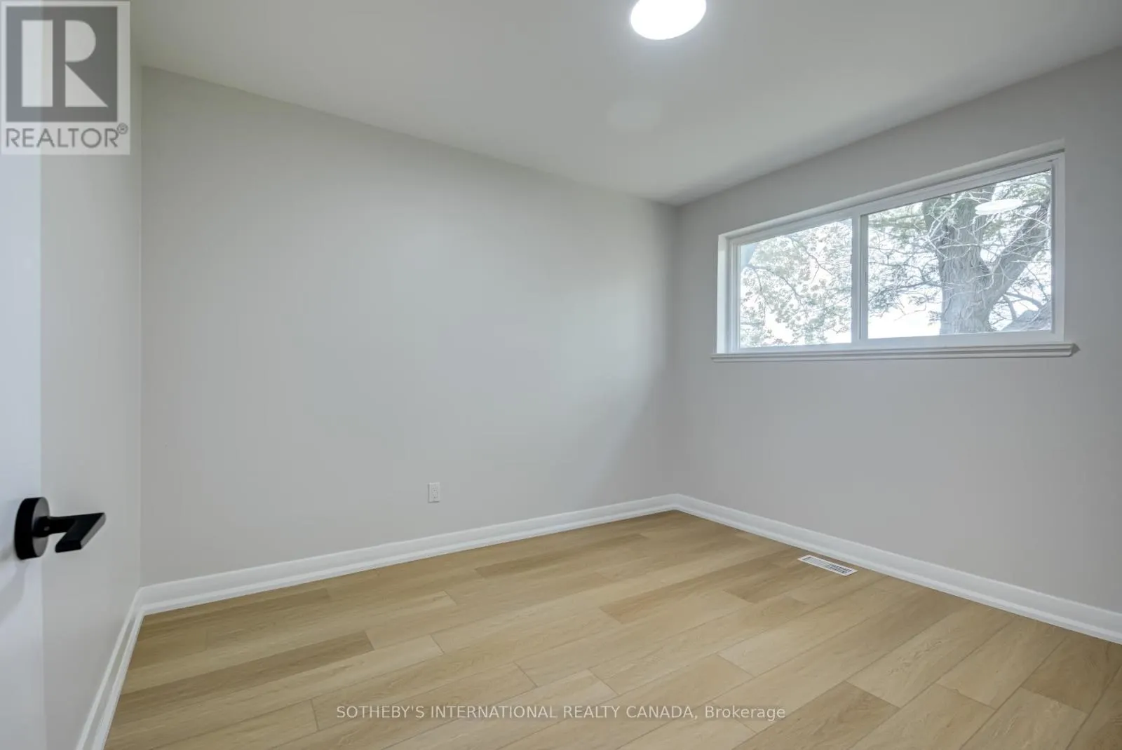 MAIN - 18 PUCKERIDGE CRESCENT