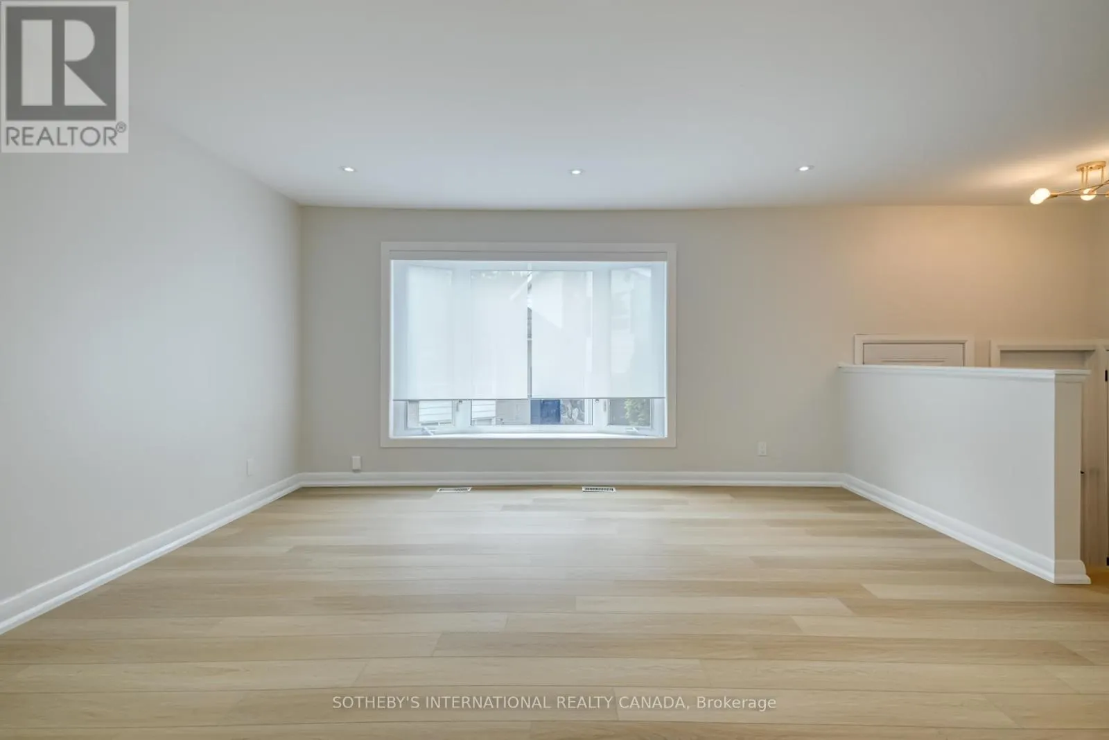 MAIN - 18 PUCKERIDGE CRESCENT