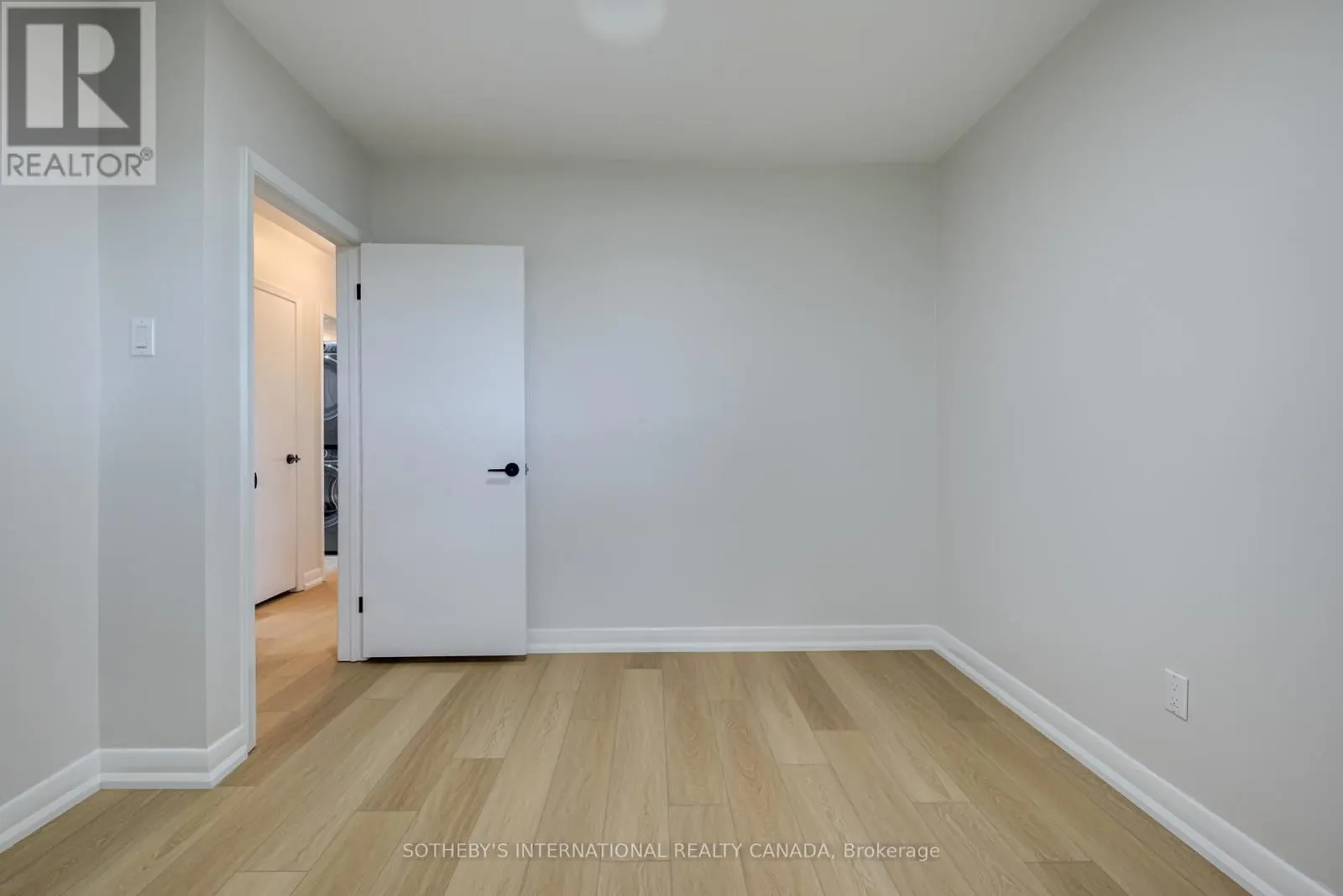 MAIN - 18 PUCKERIDGE CRESCENT