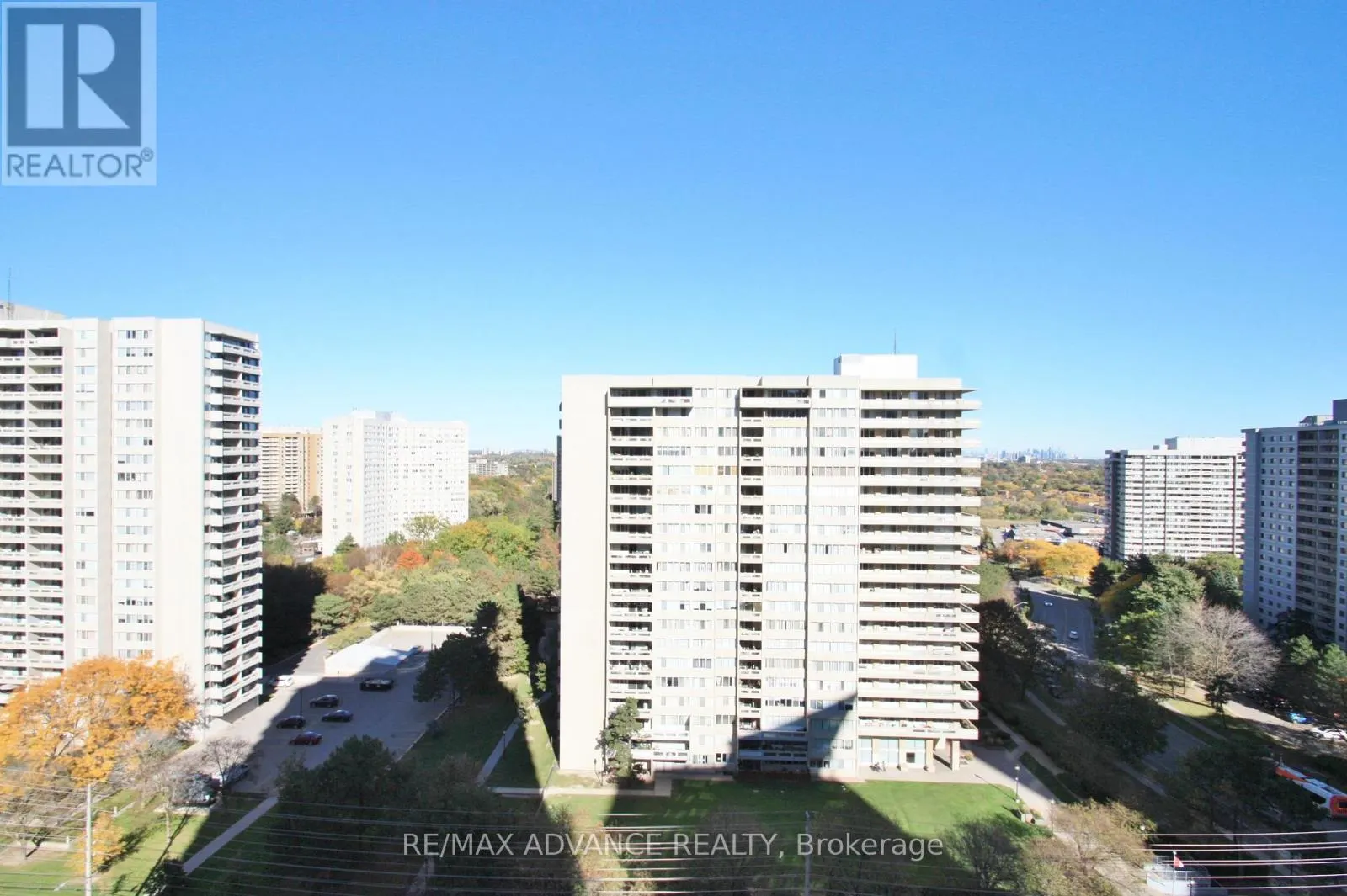 1601 - 1 ELM DRIVE W