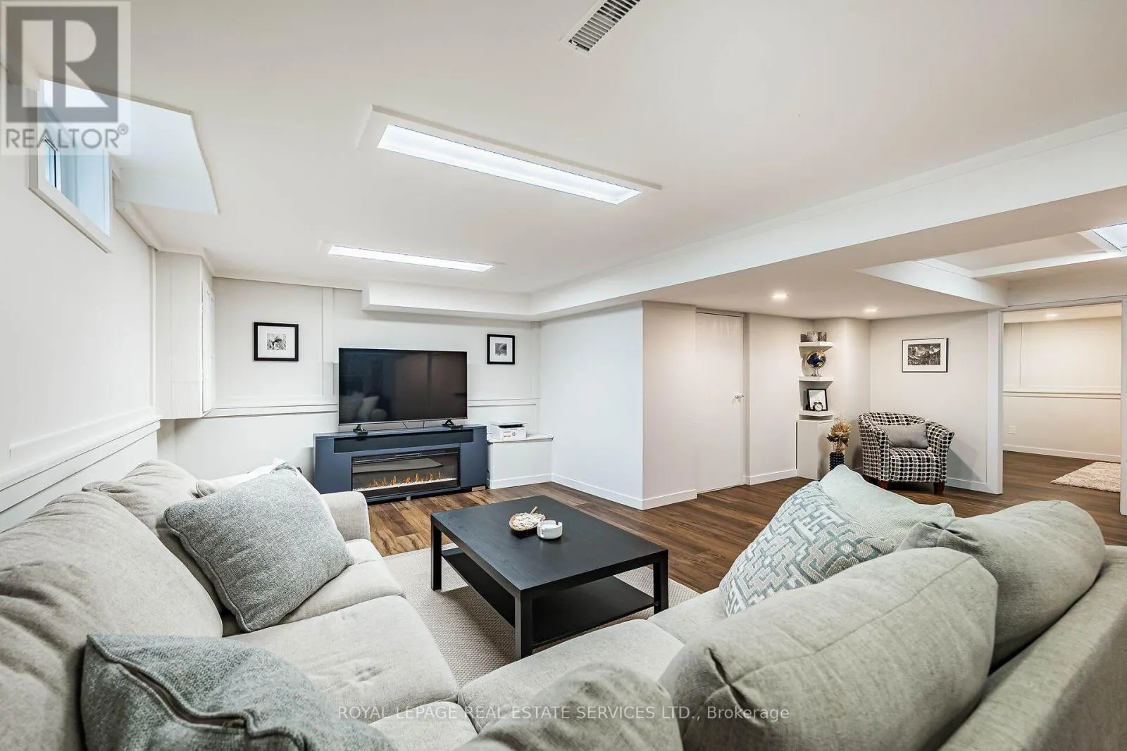 1045 MANNINGTON LANE