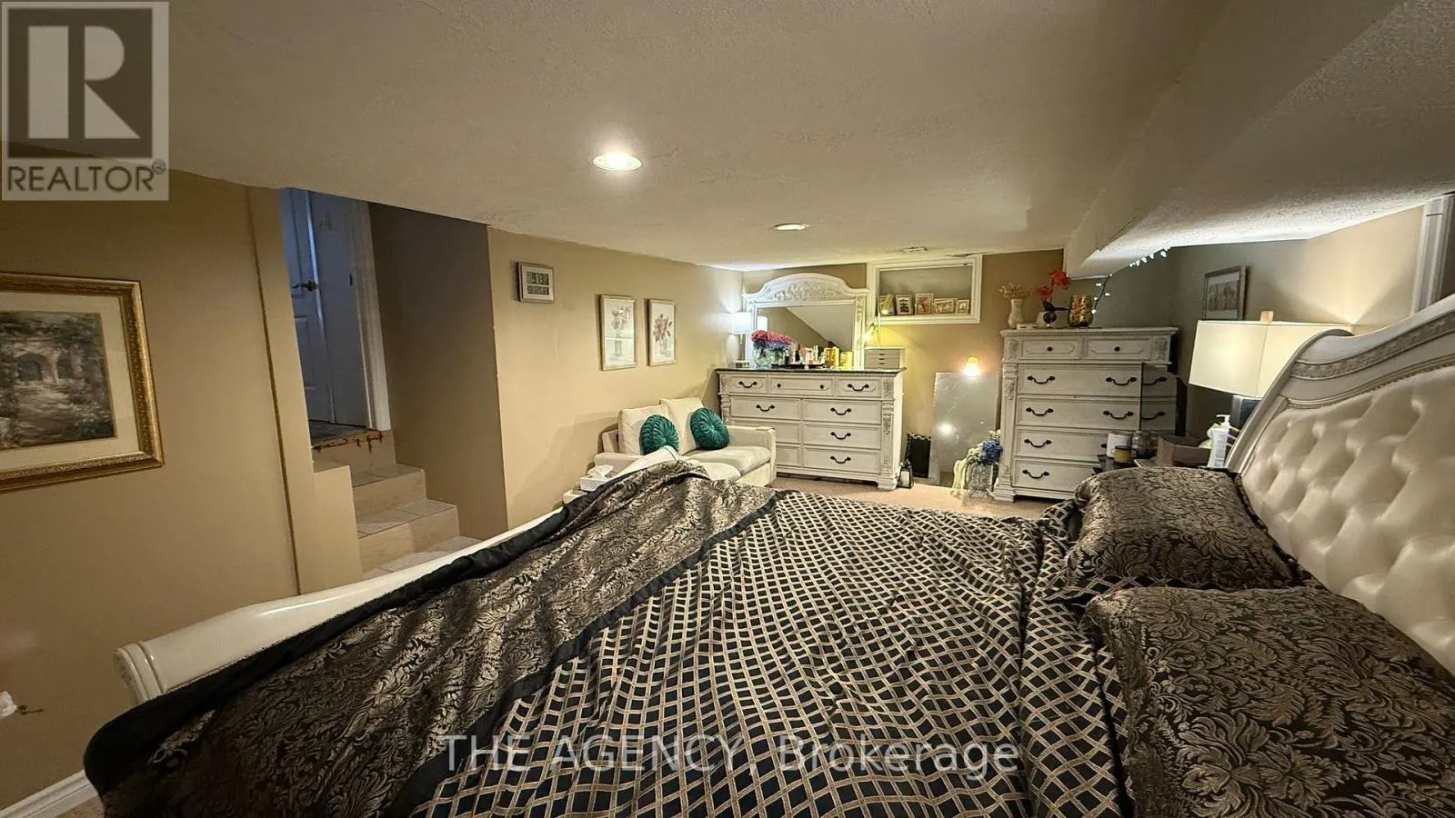 411 LAURIER AVENUE