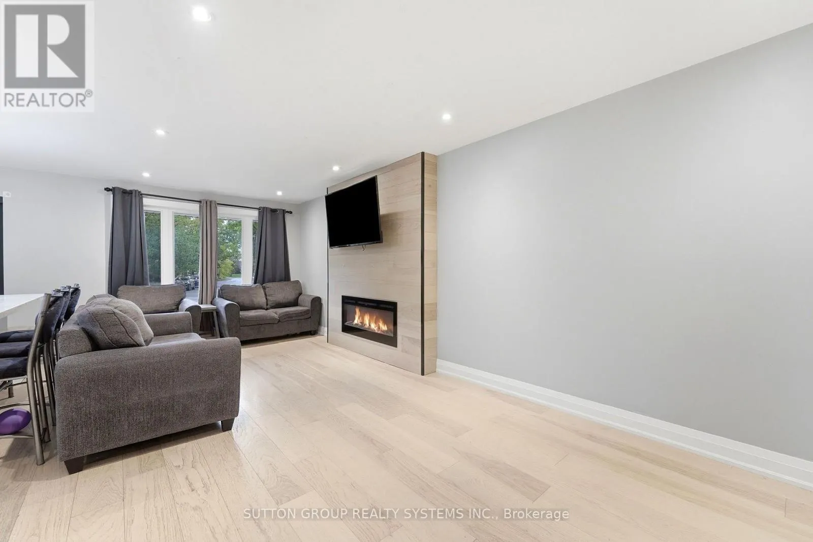 1916 REISS COURT
