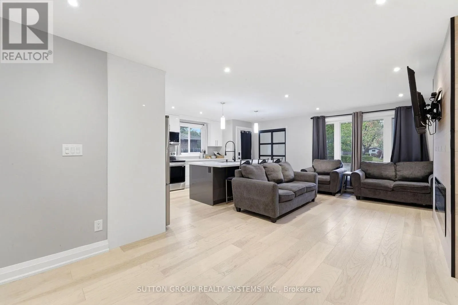 1916 REISS COURT