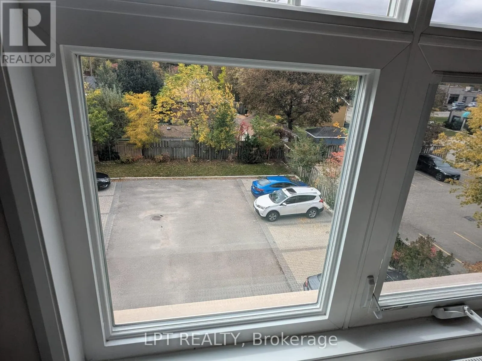 302 - 46 QUEEN STREET S