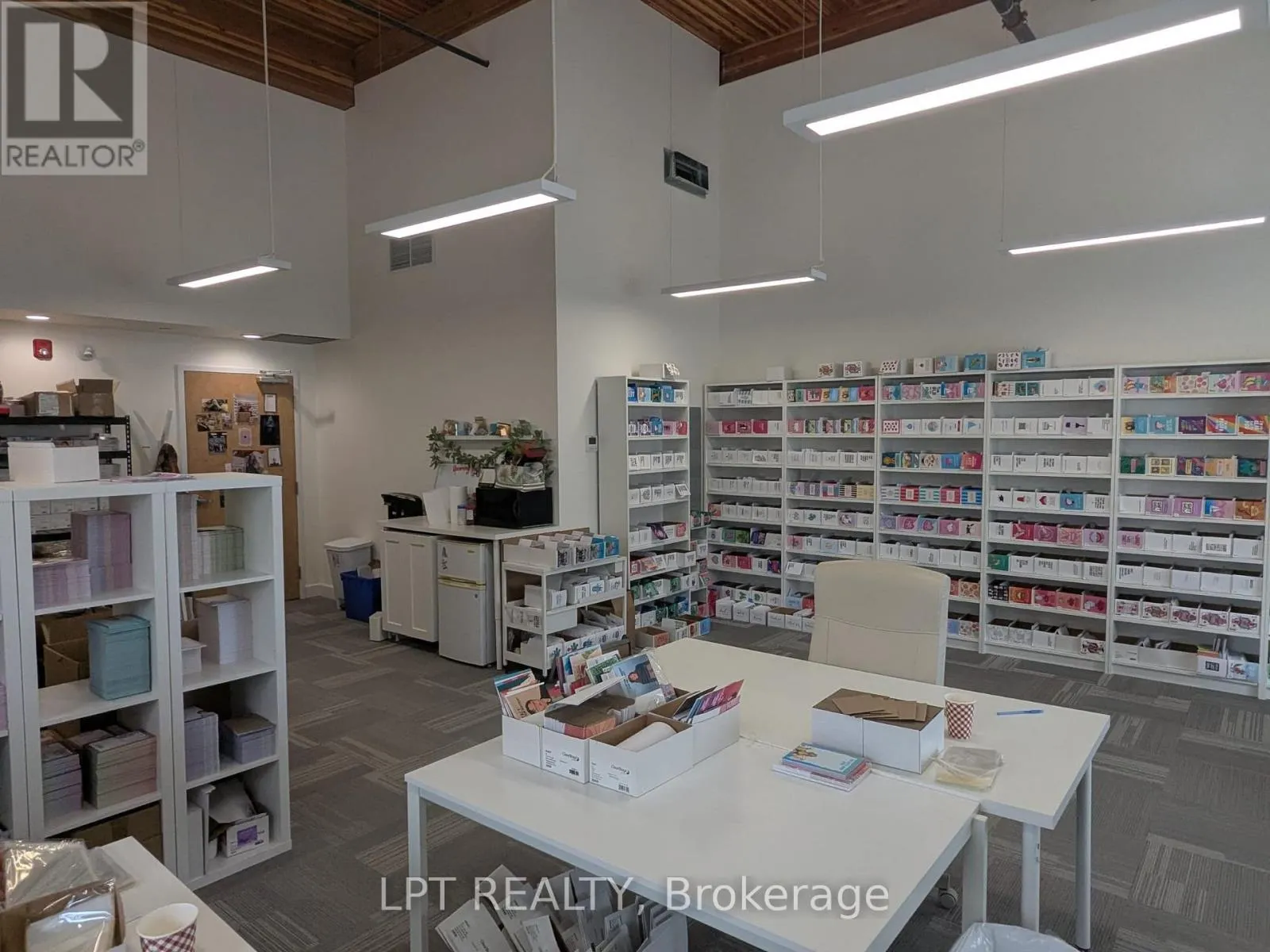302 - 46 QUEEN STREET S