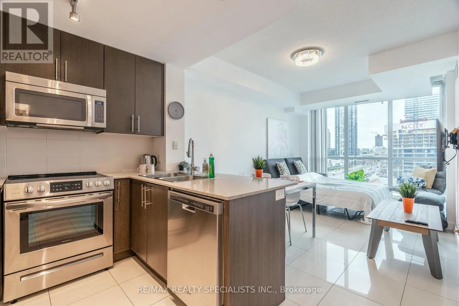 617 - 3985 GRAND PARK DRIVE