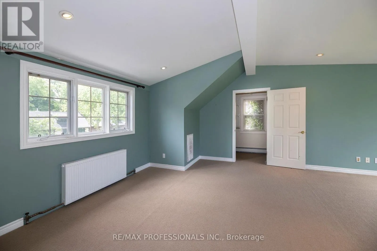 61 GRENVIEW BOULEVARD N