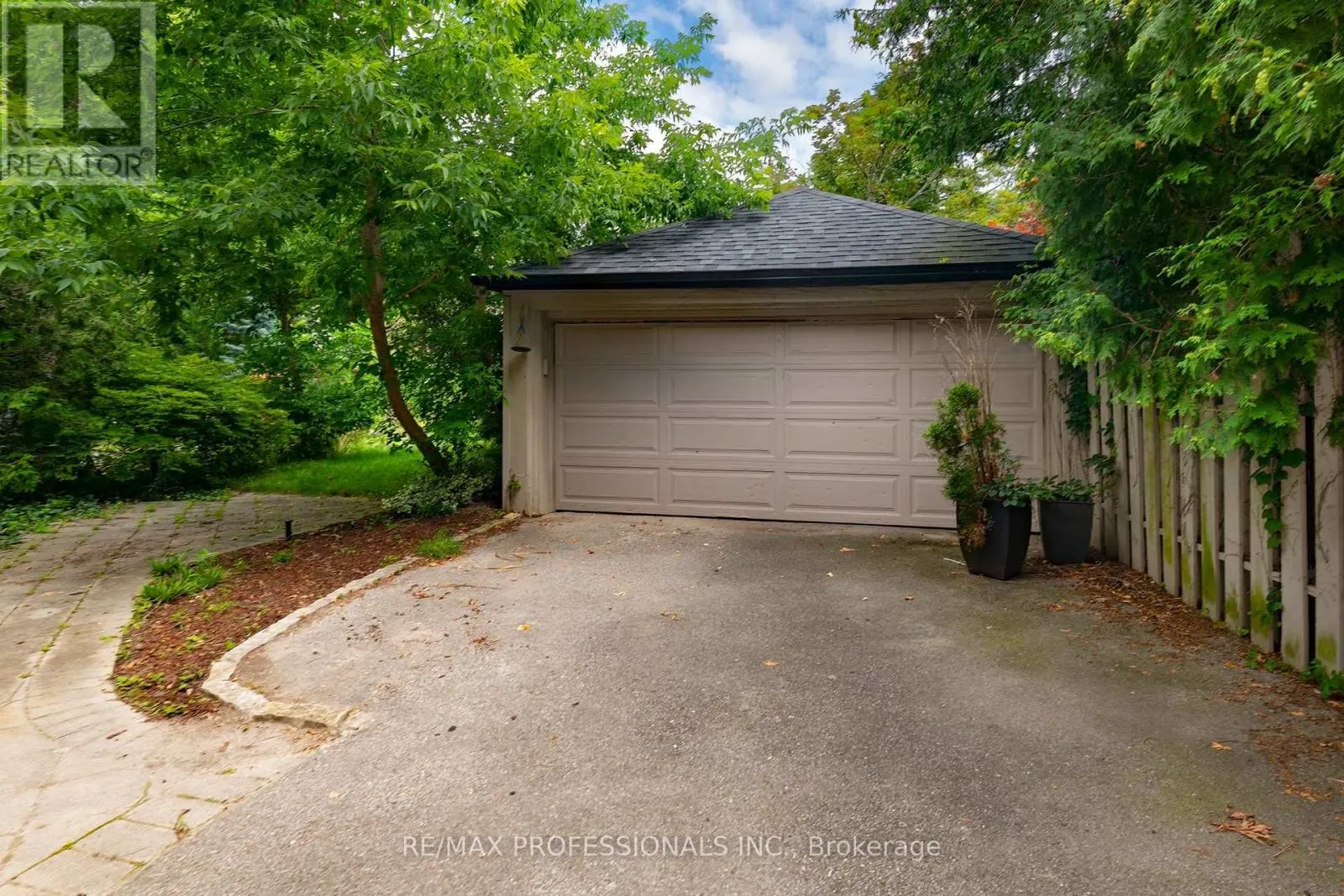 61 GRENVIEW BOULEVARD N