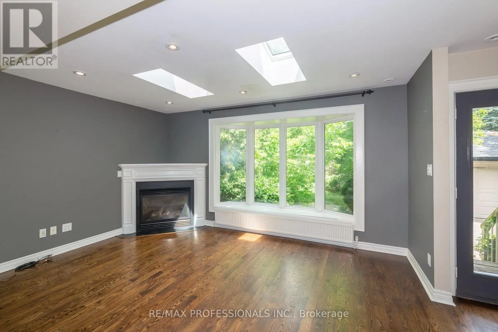 61 GRENVIEW BOULEVARD N