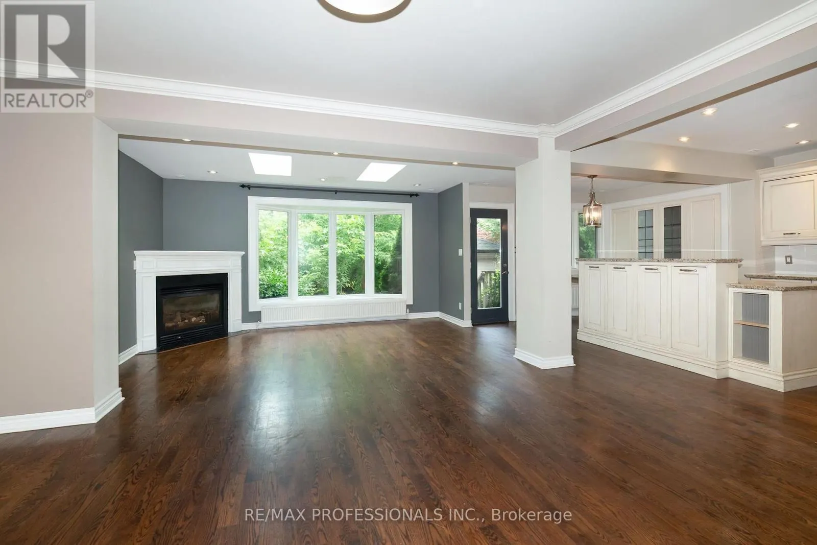 61 GRENVIEW BOULEVARD N