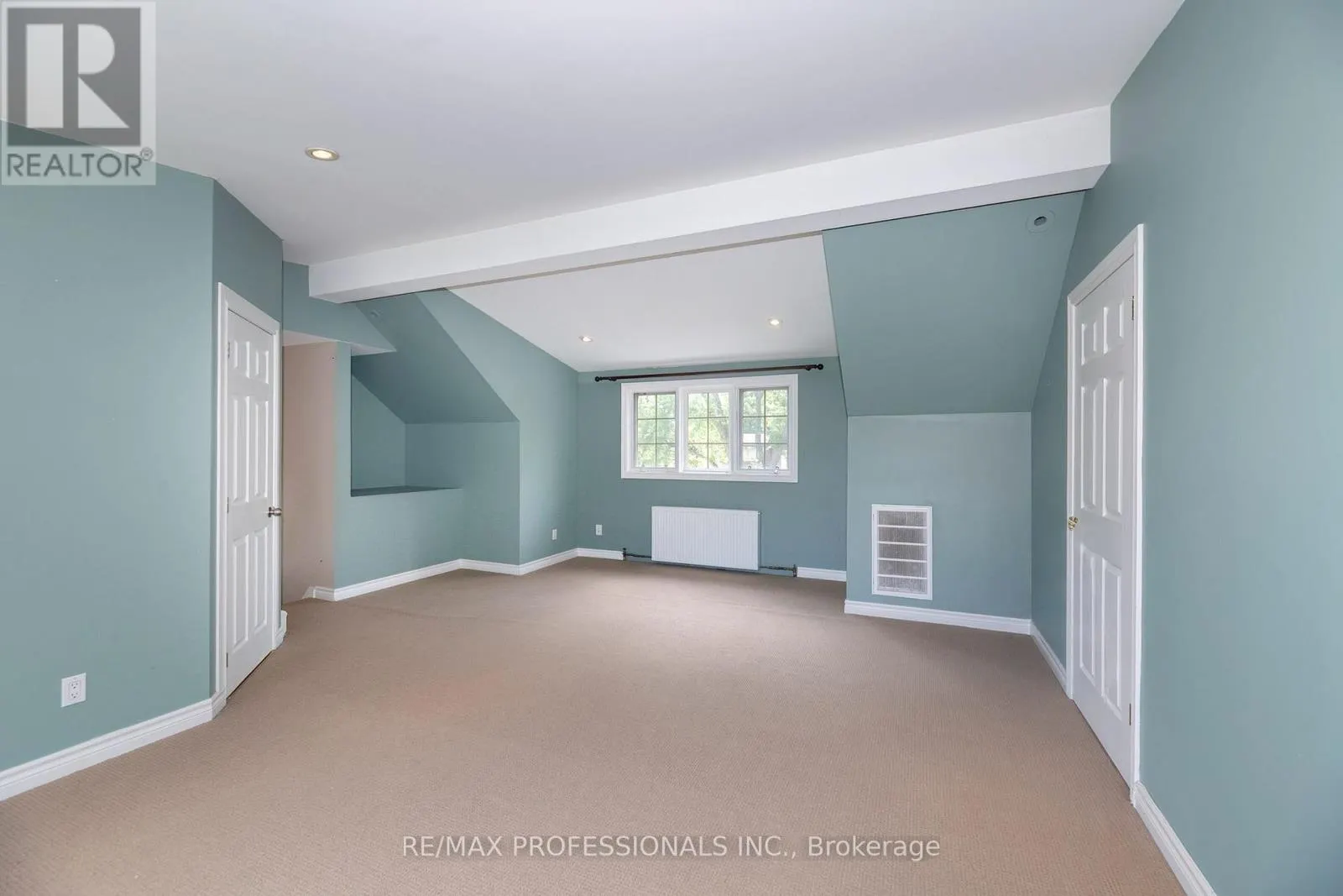 61 GRENVIEW BOULEVARD N