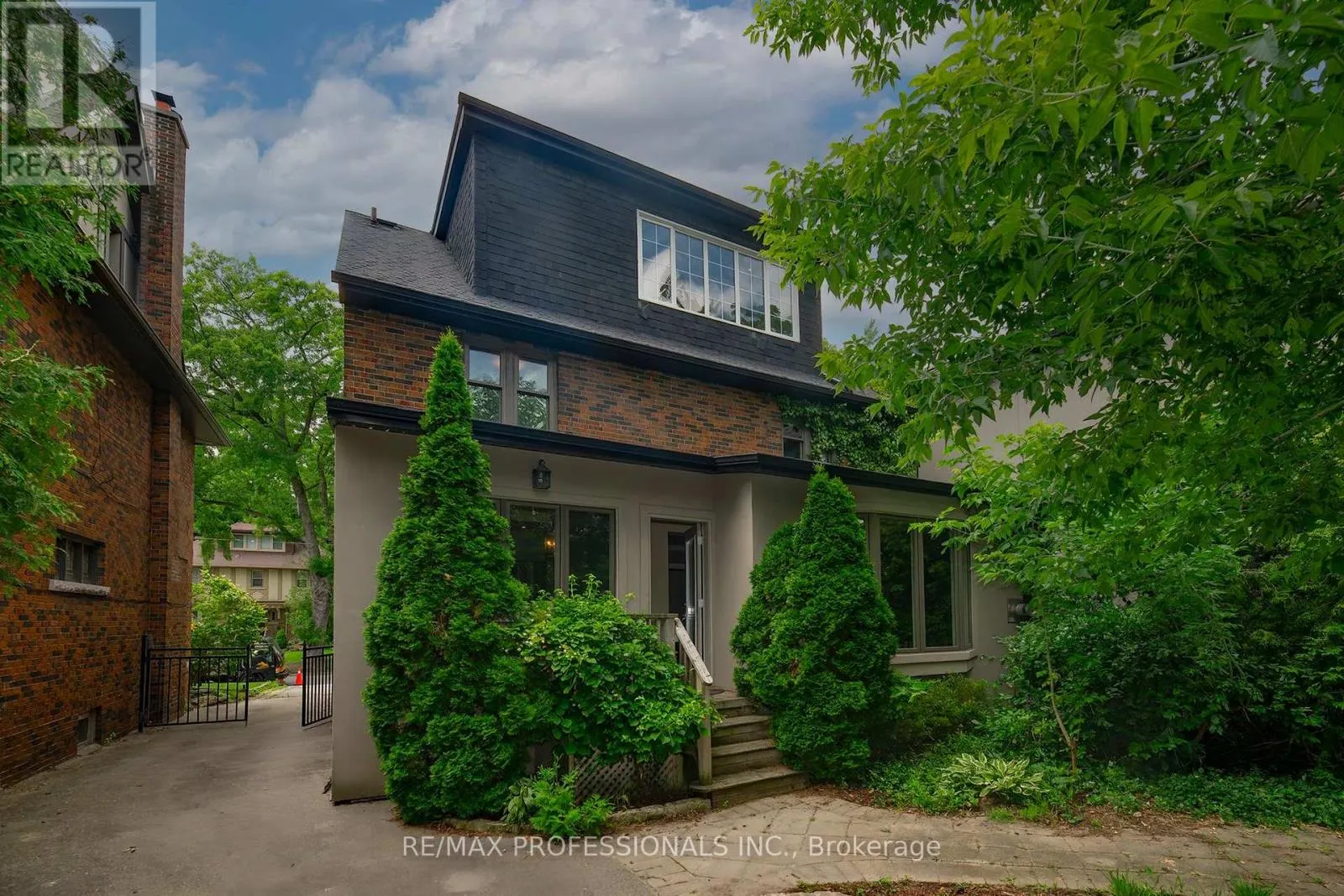 61 GRENVIEW BOULEVARD N