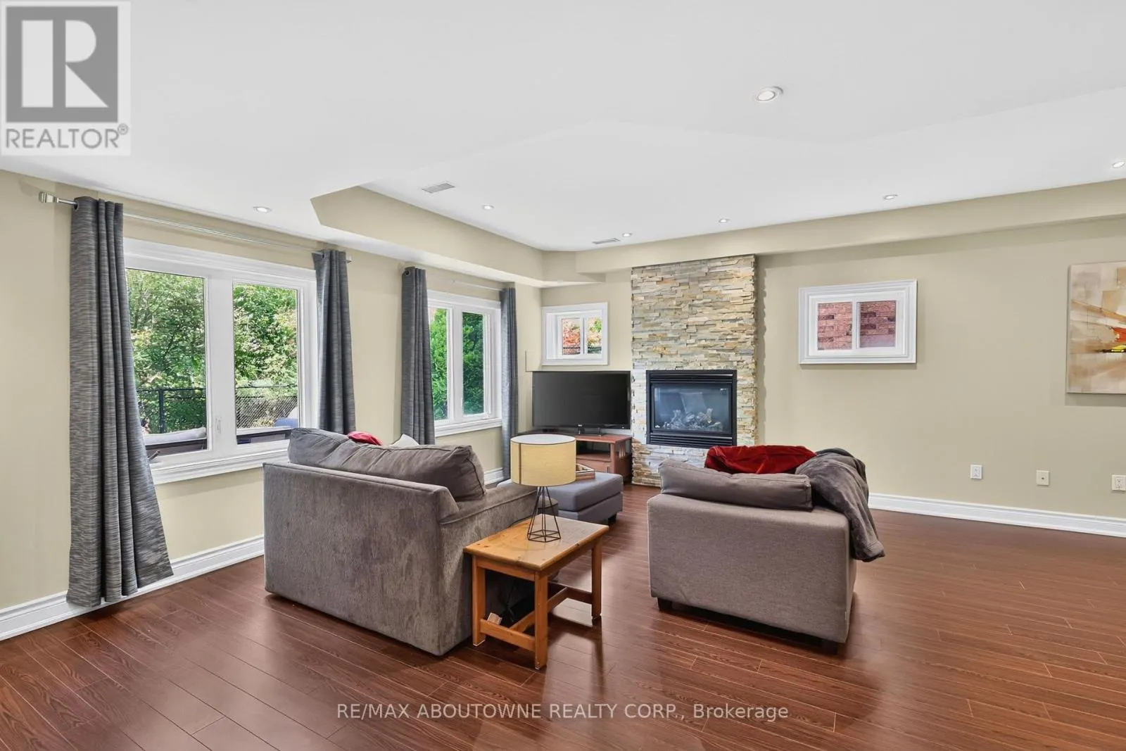 2269 WHITWORTH DRIVE