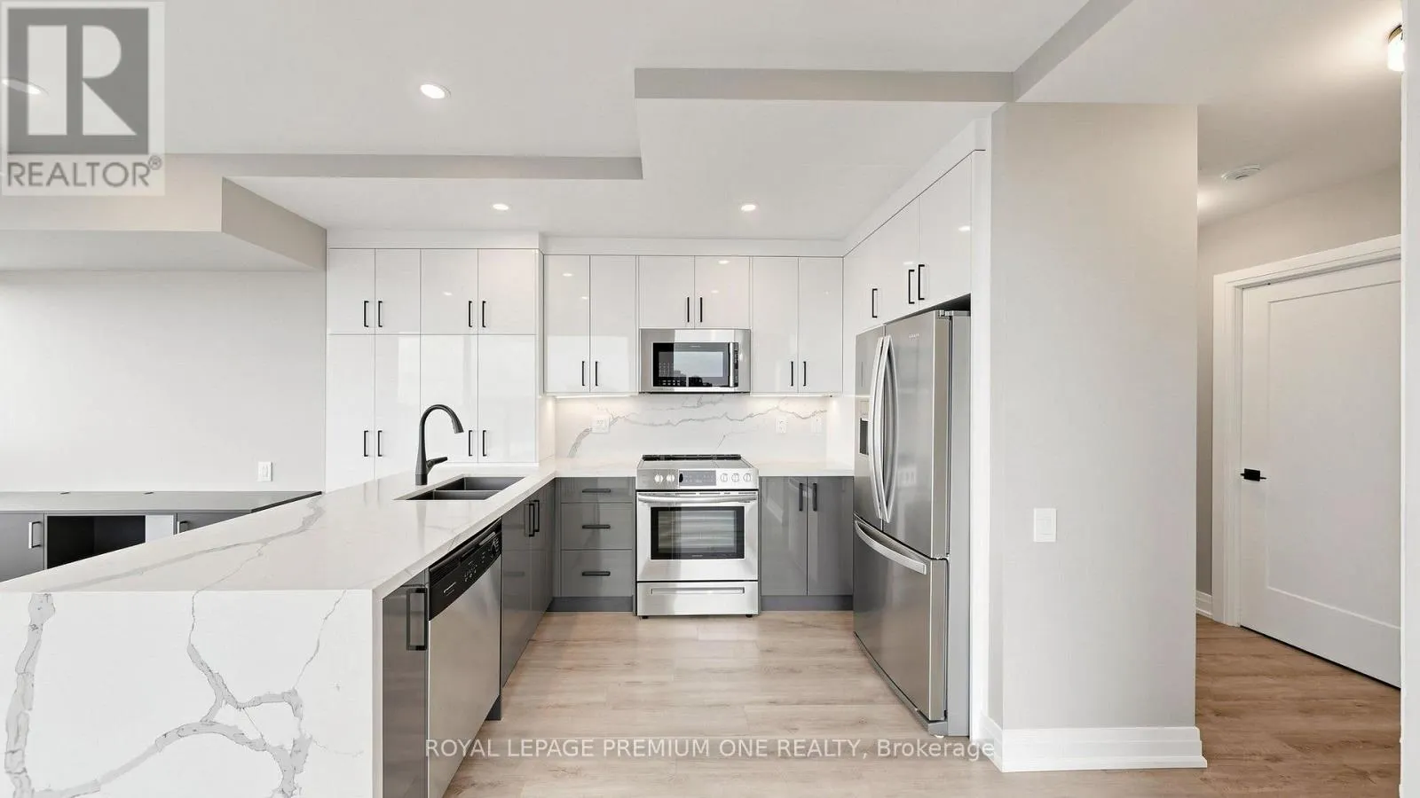 824 - 1600 KEELE STREET