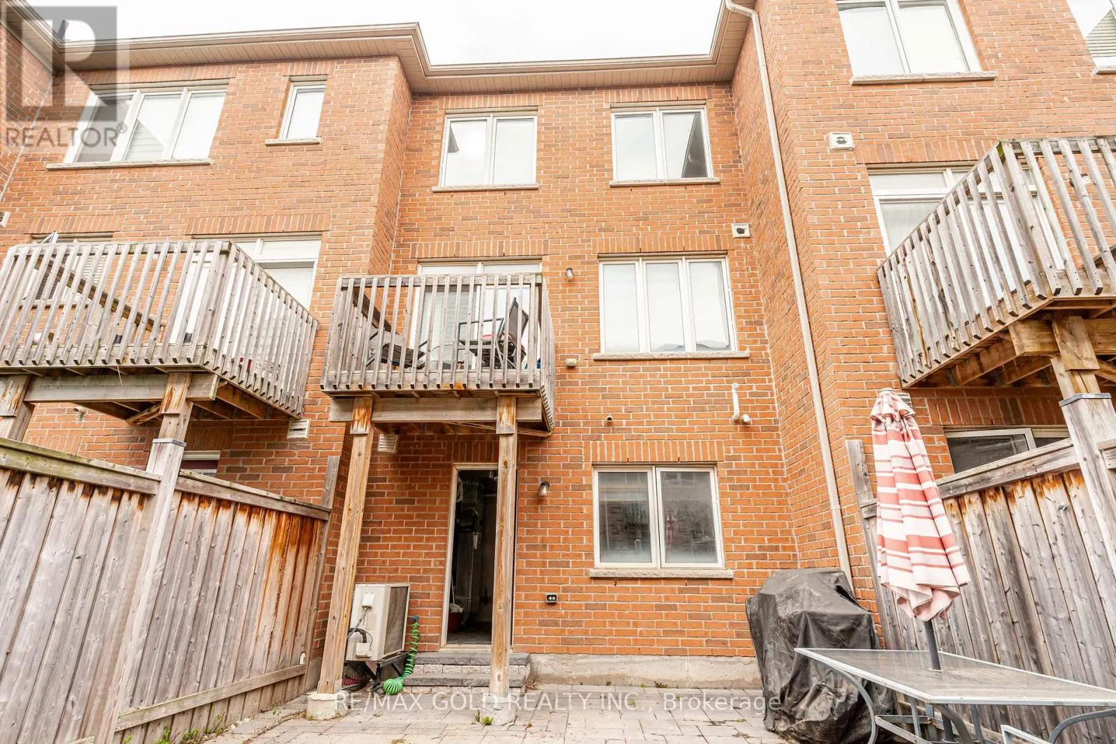 32 ROCKMAN CRESCENT