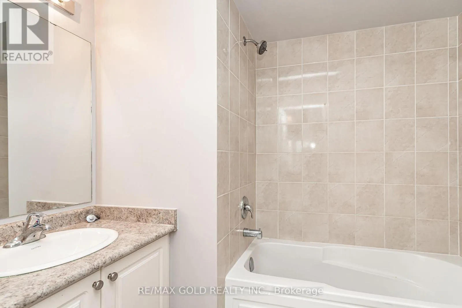 32 ROCKMAN CRESCENT