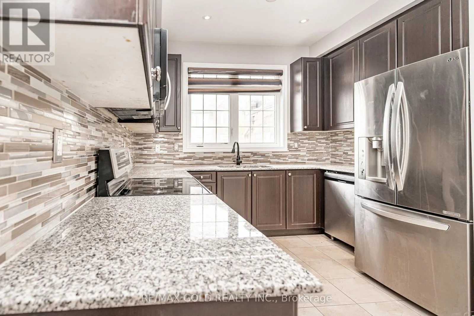 32 ROCKMAN CRESCENT