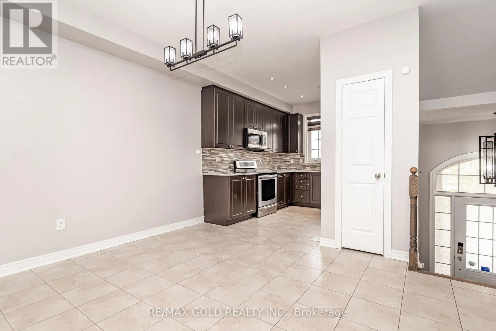 32 ROCKMAN CRESCENT