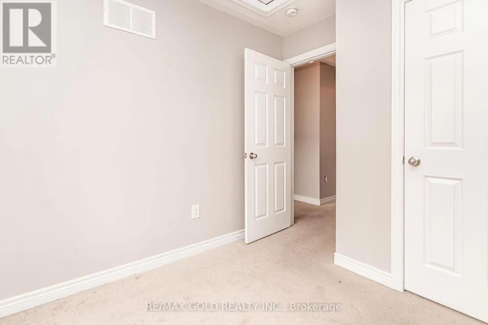 32 ROCKMAN CRESCENT