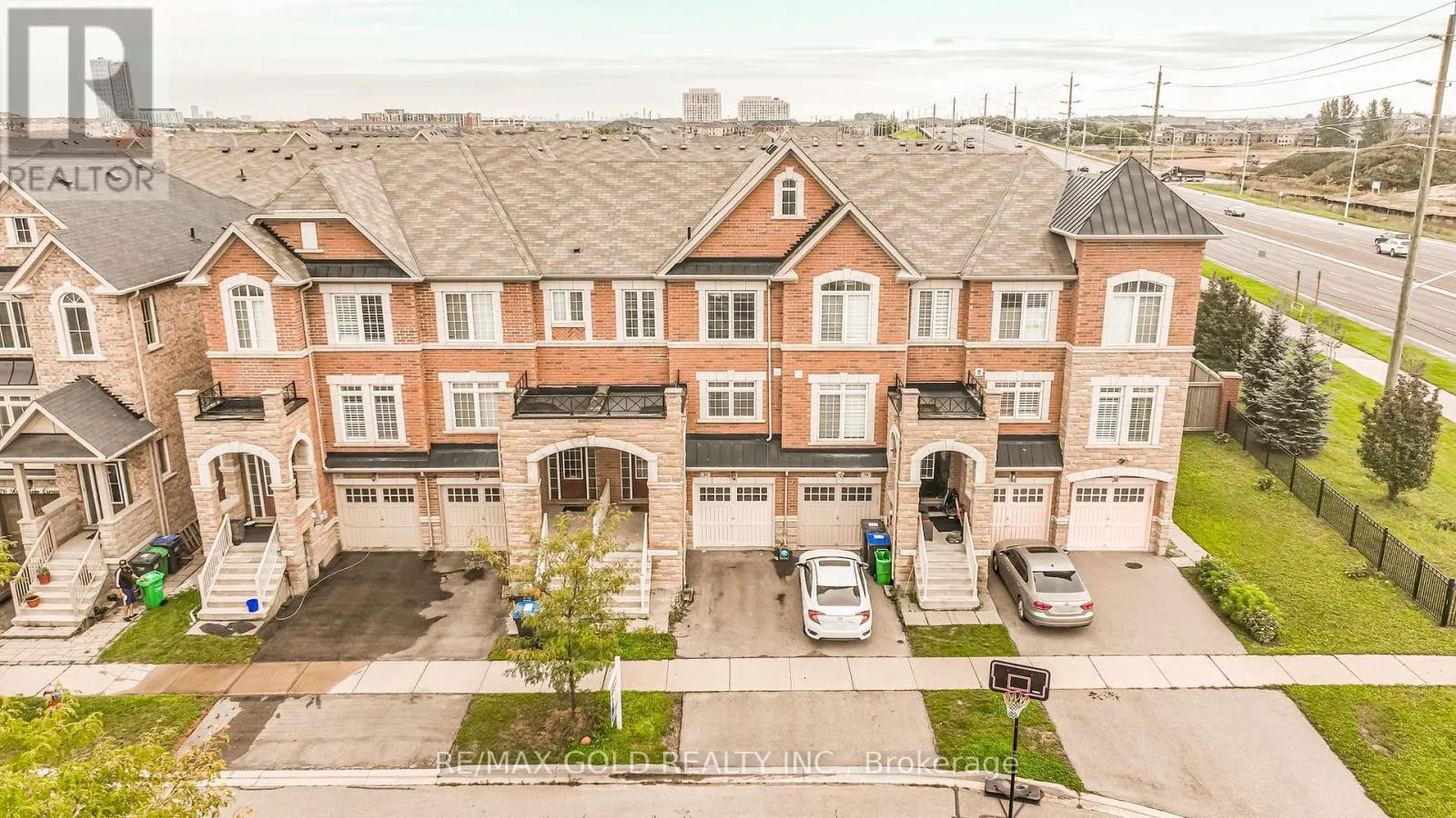 32 ROCKMAN CRESCENT