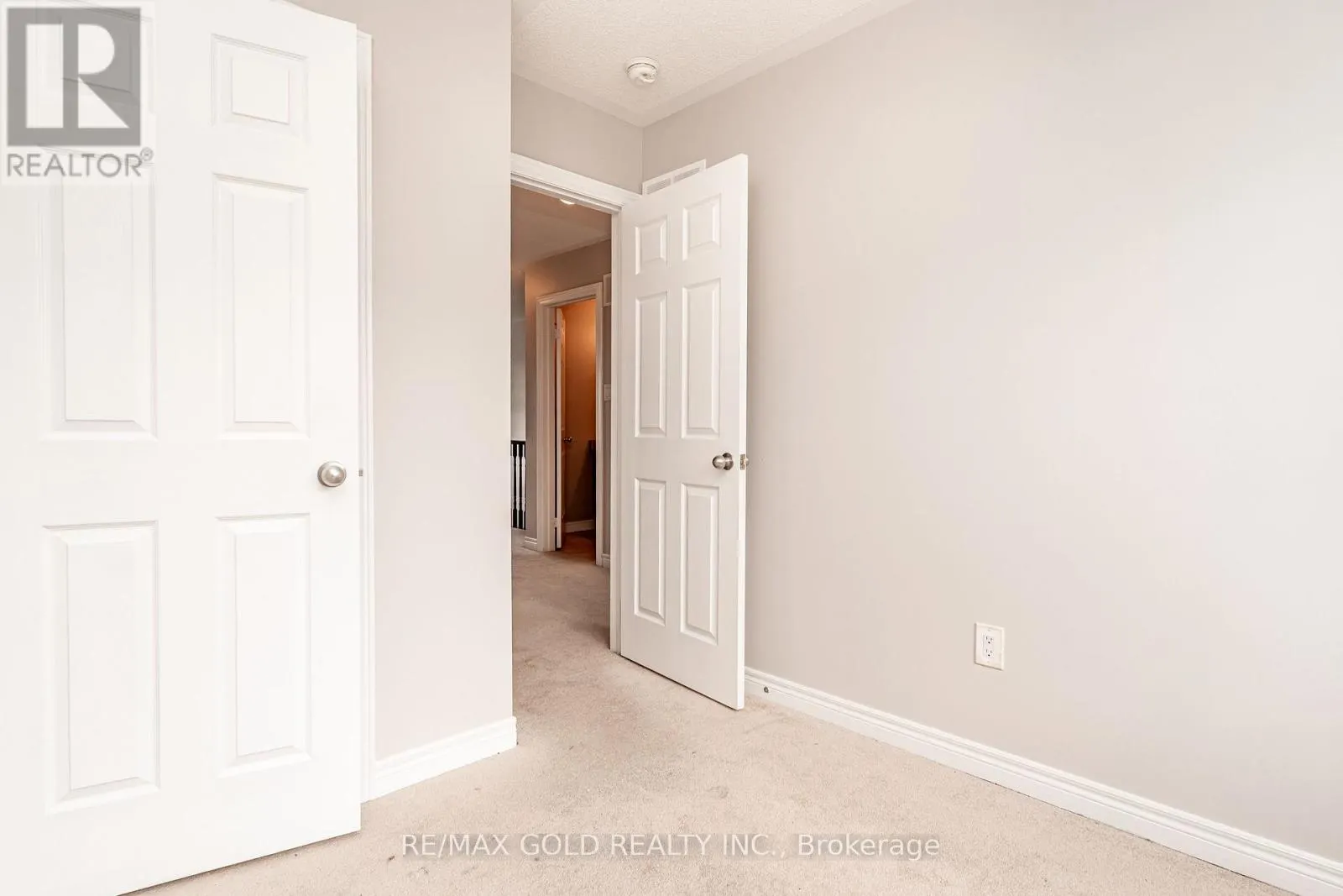 32 ROCKMAN CRESCENT