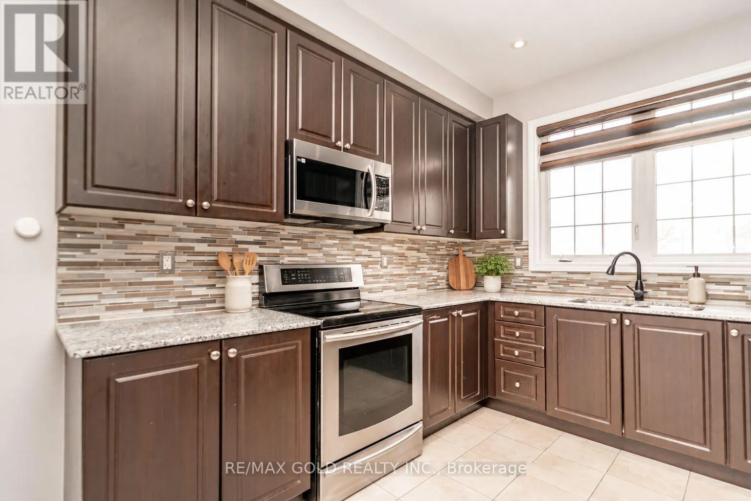 32 ROCKMAN CRESCENT