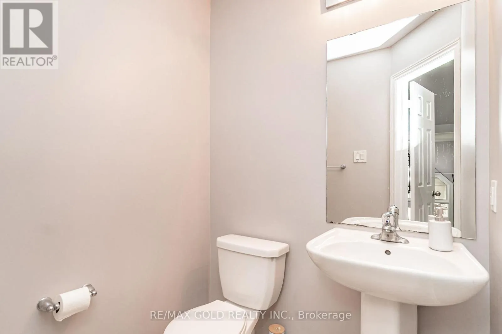 32 ROCKMAN CRESCENT