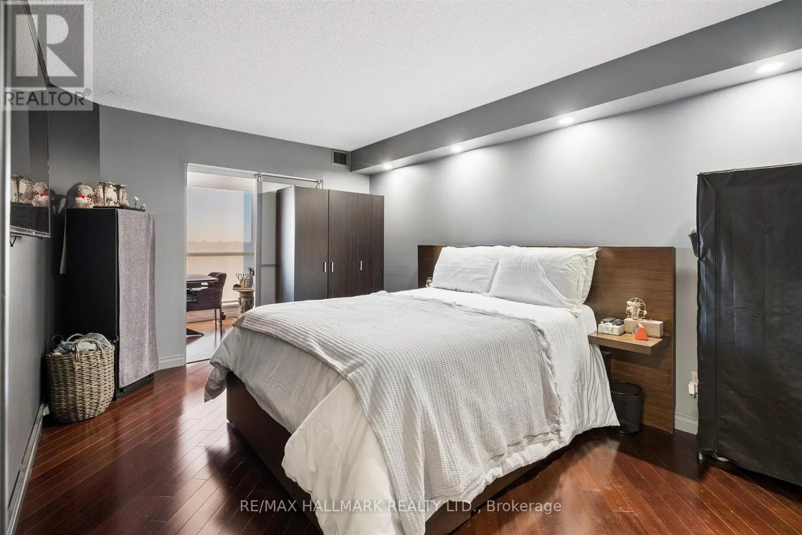707 - 2267 LAKESHORE BOULEVARD W