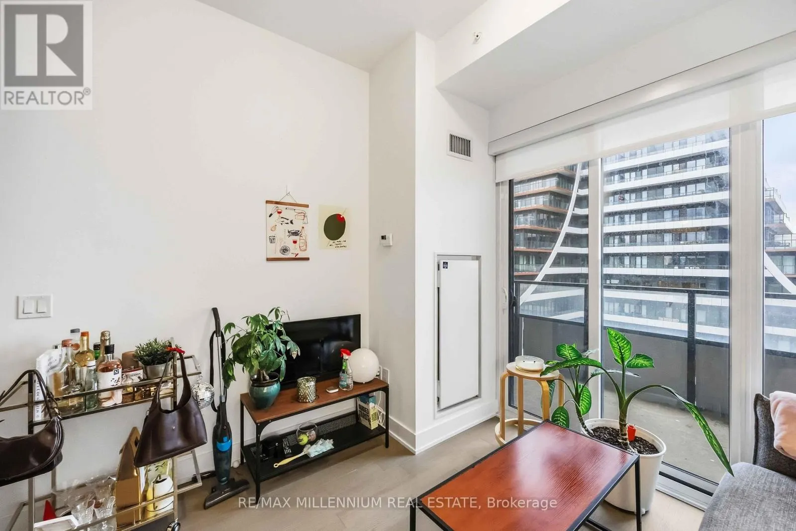 803 - 20 SHORE BREEZE DRIVE