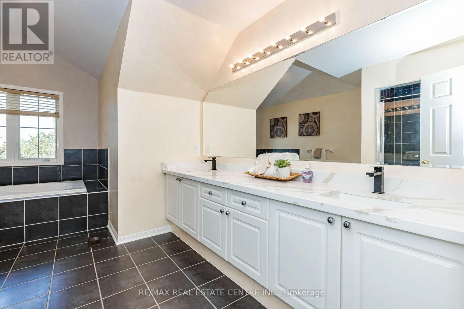 14 ALBORETO WAY