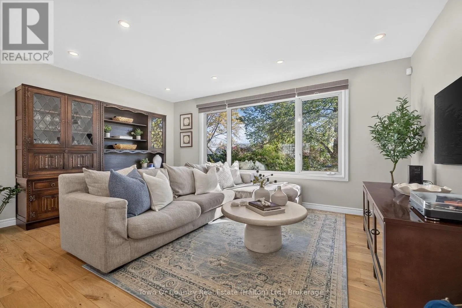 581 LORD SIMCOE COURT