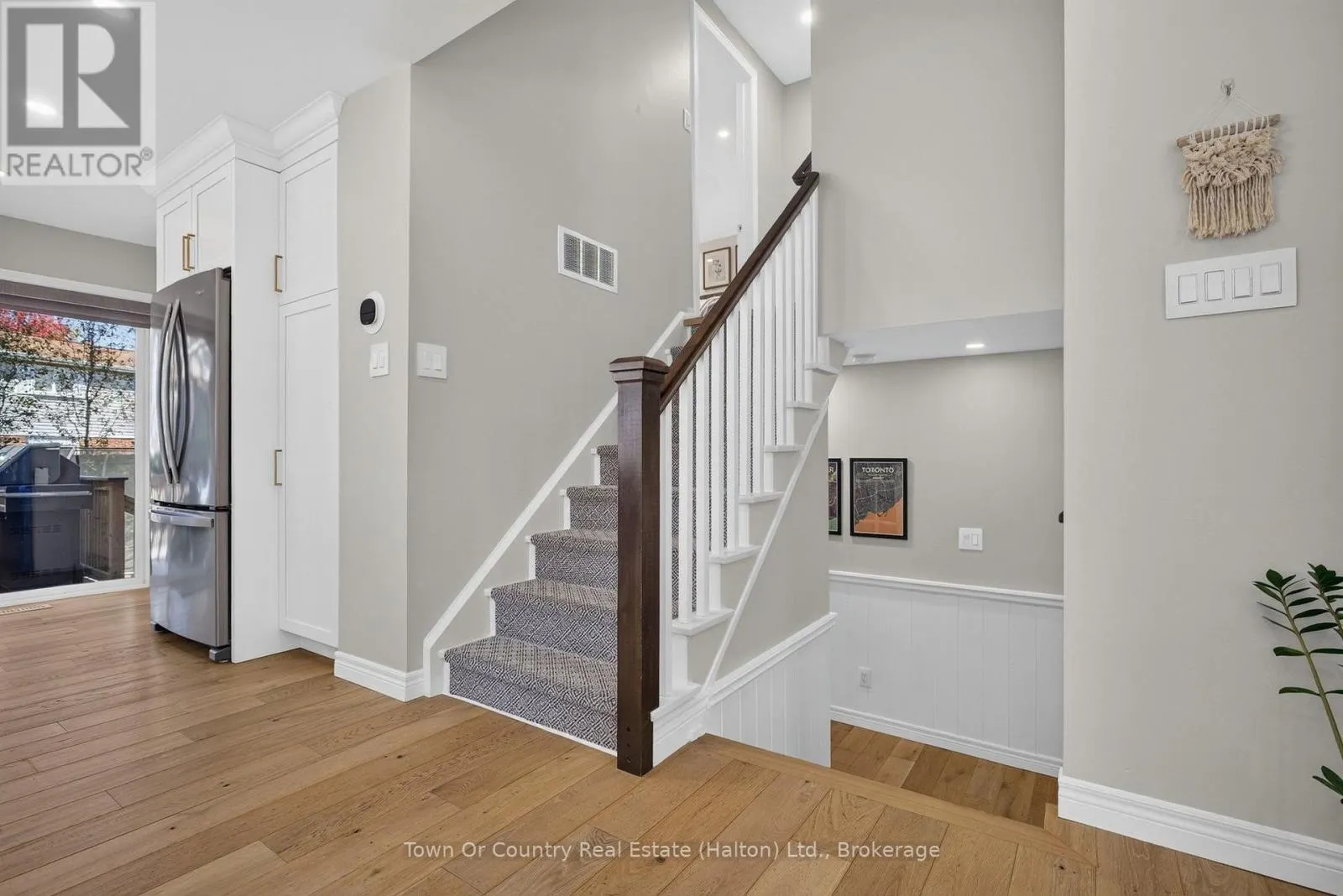 581 LORD SIMCOE COURT