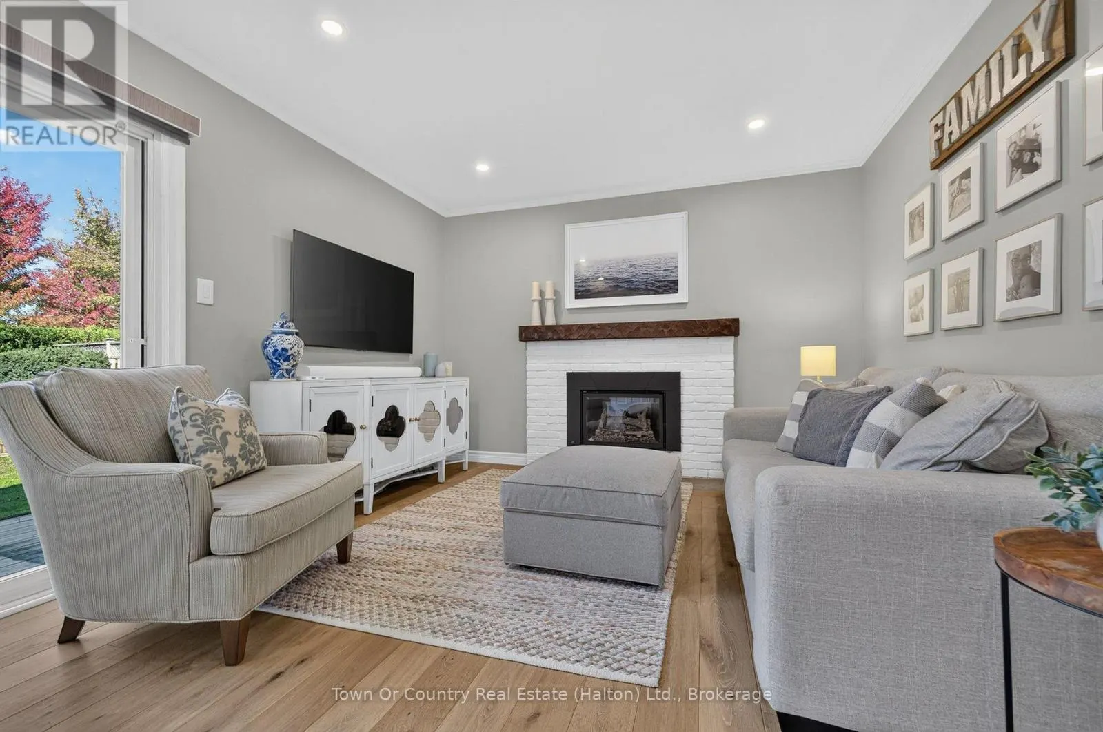 581 LORD SIMCOE COURT