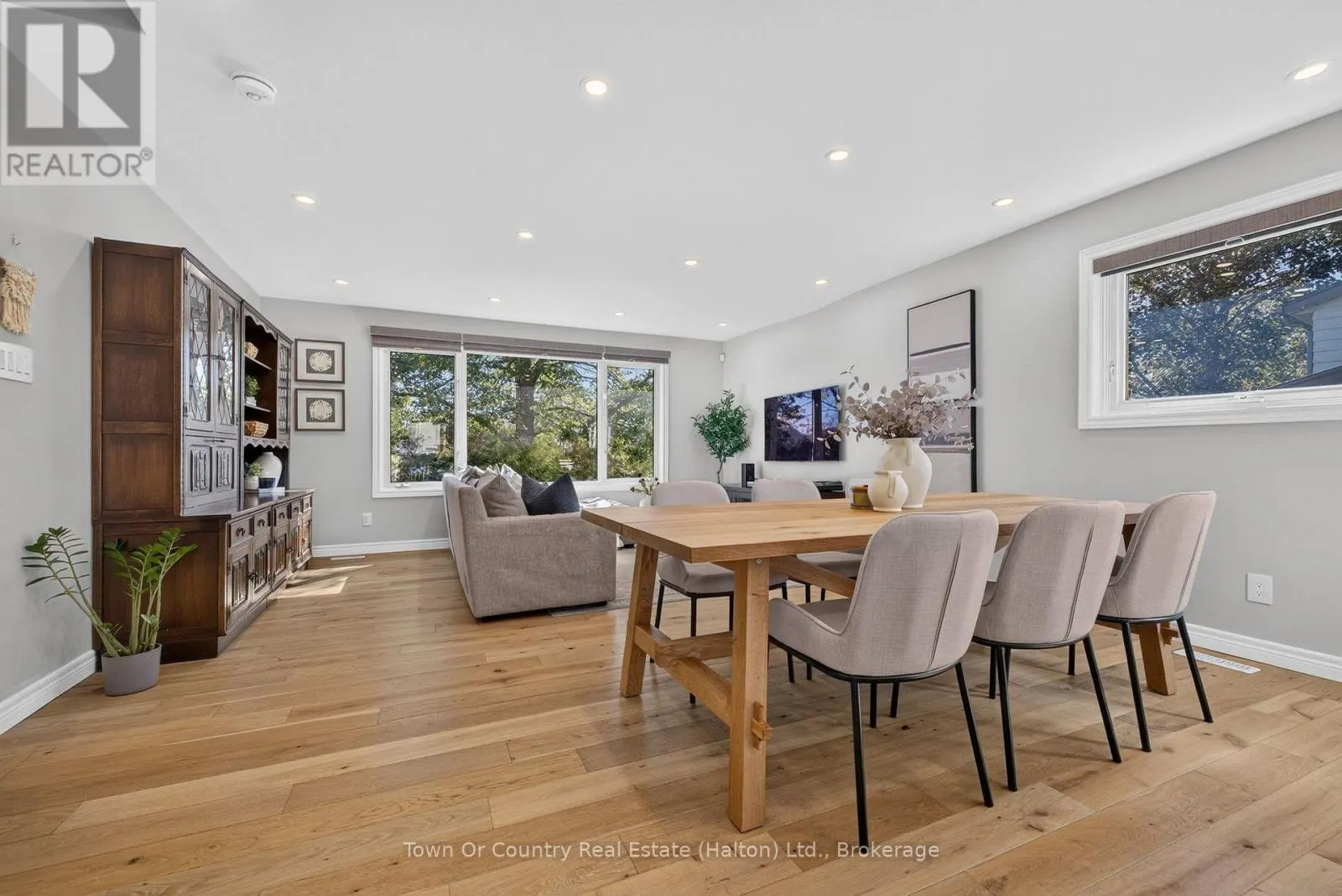 581 LORD SIMCOE COURT