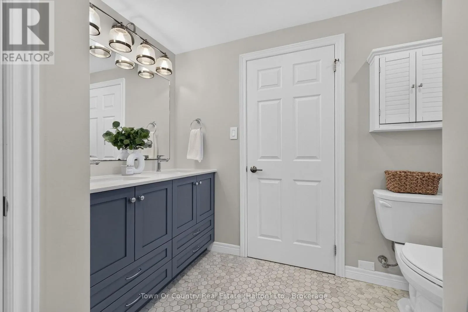 581 LORD SIMCOE COURT