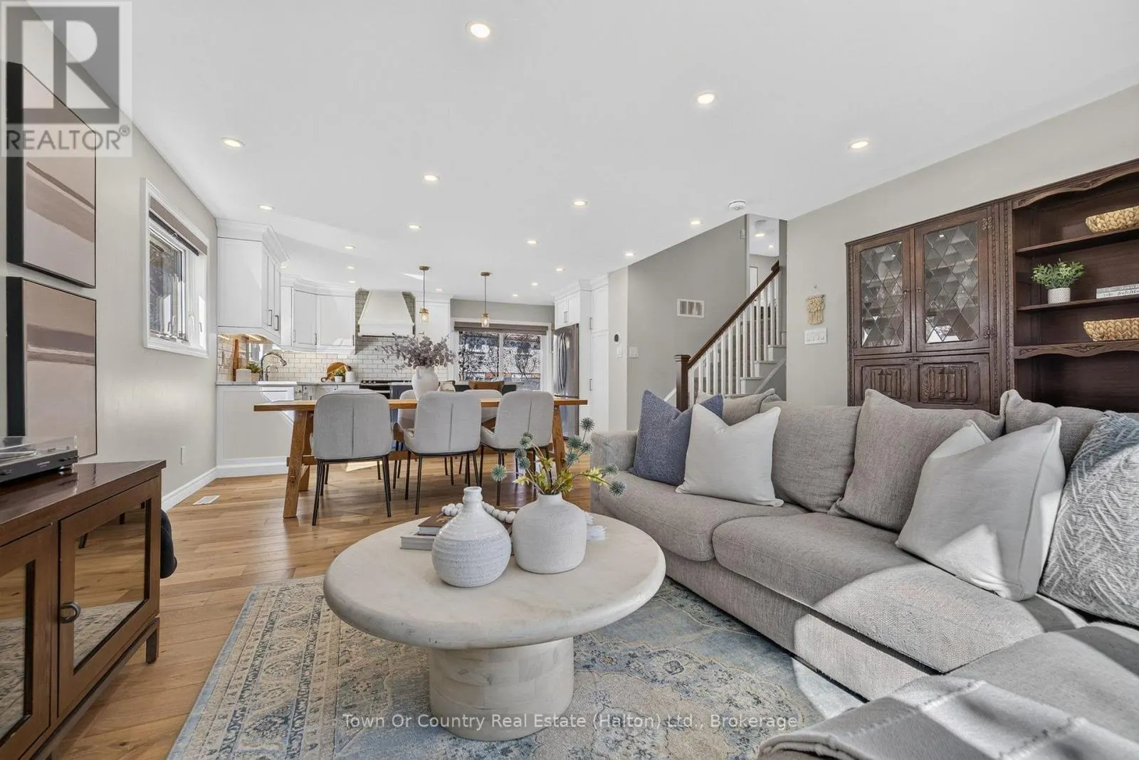 581 LORD SIMCOE COURT